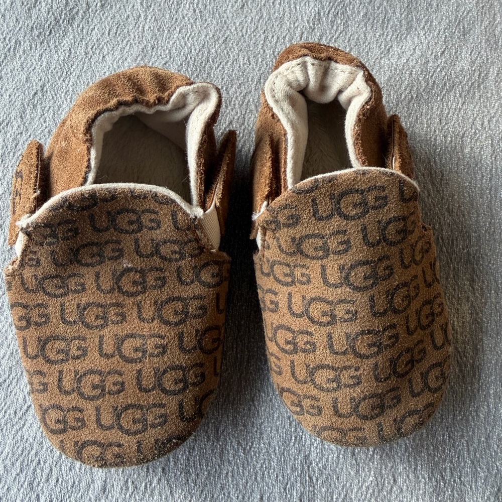 UGG Tan Kids Slippers with Logo Pattern